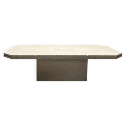 Table basse design en travertin brut, milieu XXème italie 1970