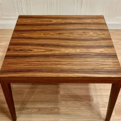 TABLE BASSE DESIGN ET ESTAMPILLE SCANDINAVE "1950".