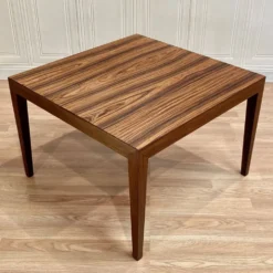 TABLE BASSE DESIGN ET ESTAMPILLE SCANDINAVE
