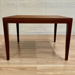 TABLE BASSE DESIGN ET ESTAMPILLE SCANDINAVE