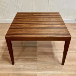 TABLE BASSE DESIGN ET ESTAMPILLE SCANDINAVE