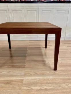 TABLE BASSE DESIGN ET ESTAMPILLE SCANDINAVE