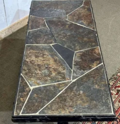 Table basse en acier forgé et plateau en ardoise, travail des années 1950