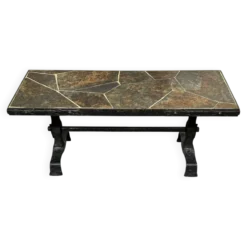 Table basse en acier forgé et plateau en ardoise, travail des années 1950