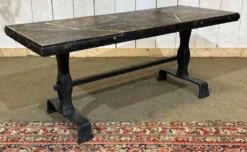Table basse en acier forgé et plateau en ardoise, travail des années 1950