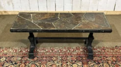 Table basse en acier forgé et plateau en ardoise, travail des années 1950