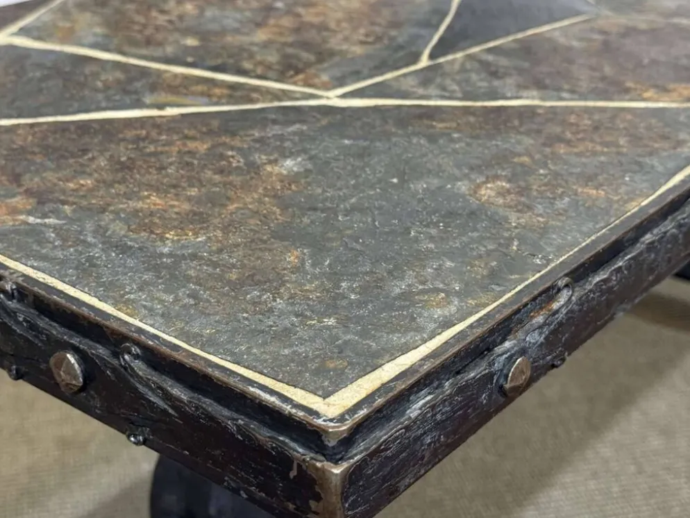 Table basse en acier forgé et plateau en ardoise, travail des années 1950