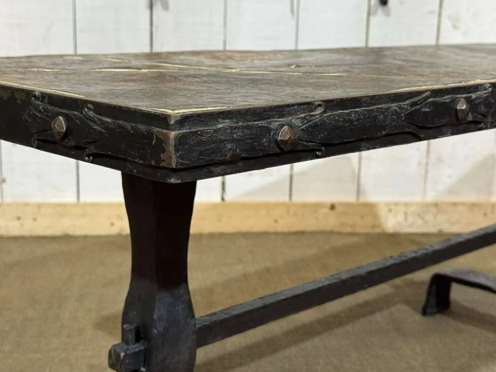 Table basse en acier forgé et plateau en ardoise, travail des années 1950