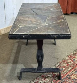 Table basse en acier forgé et plateau en ardoise, travail des années 1950