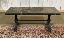 Table basse en acier forgé et plateau en ardoise, travail des années 1950