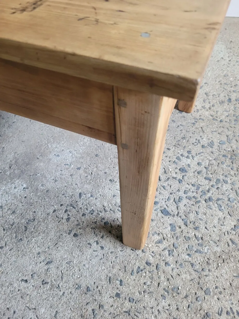 Table basse en bois massif