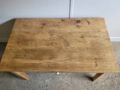 Table basse en bois massif