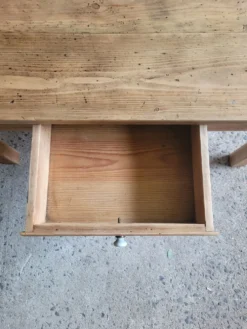 Table basse en bois massif