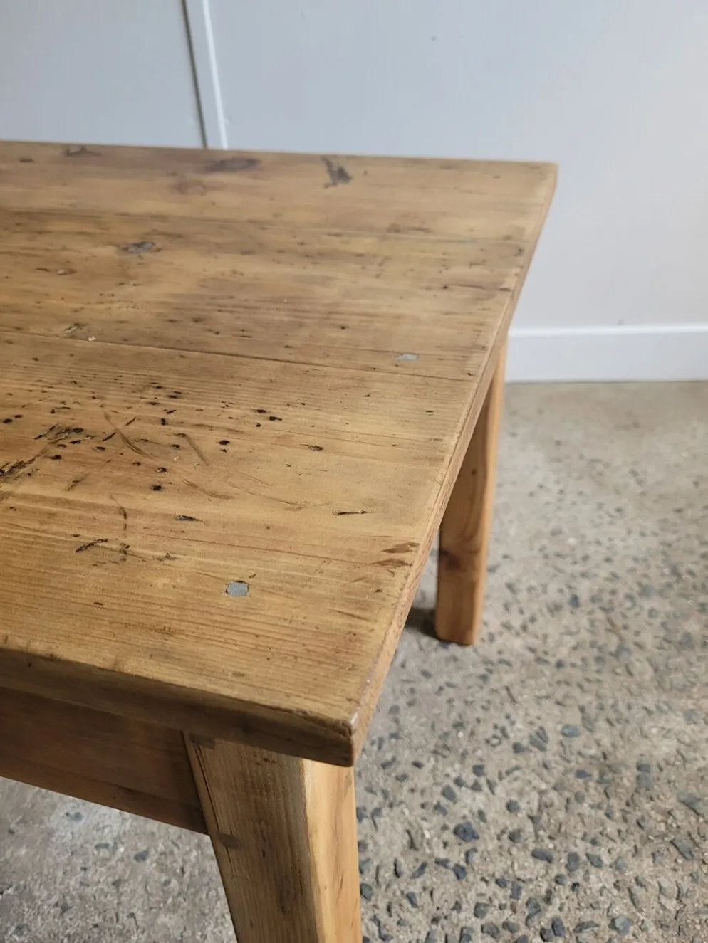 Table basse en bois massif