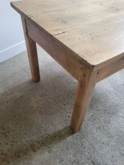 Table basse en bois massif