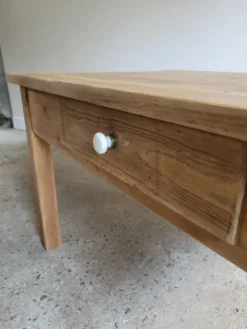 Table basse en bois massif