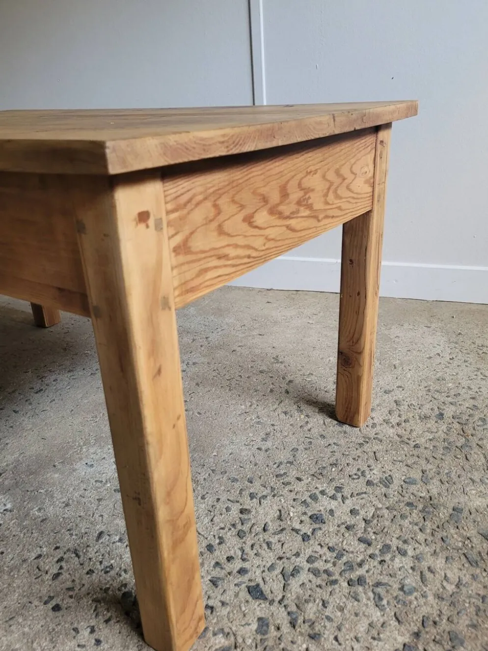 Table basse en bois massif