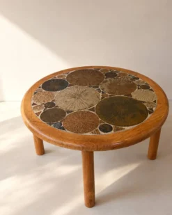 Table basse en carreaux de céramique Tue Poulsen pour Haslev, Danemark, années 1960.