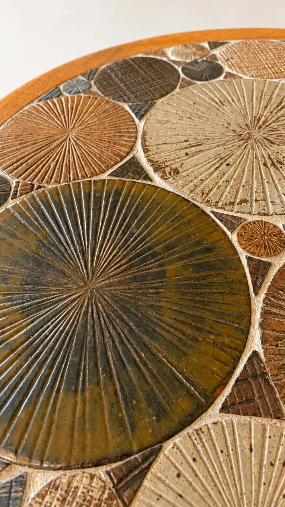 Table basse en carreaux de céramique Tue Poulsen pour Haslev, Danemark, années 1960.
