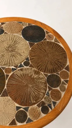Table basse en carreaux de céramique Tue Poulsen pour Haslev, Danemark, années 1960.