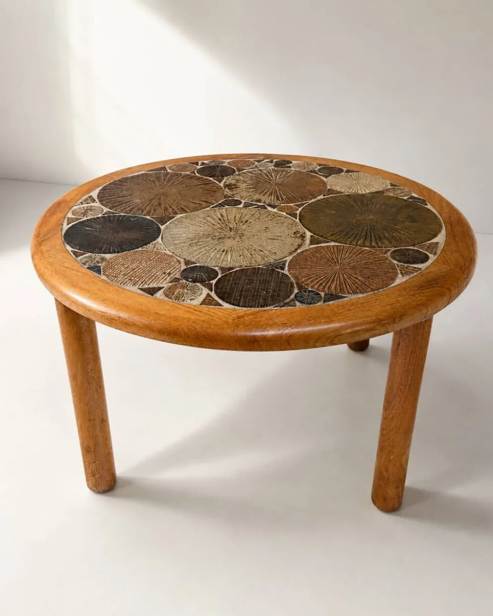 Table basse en carreaux de céramique Tue Poulsen pour Haslev, Danemark, années 1960.