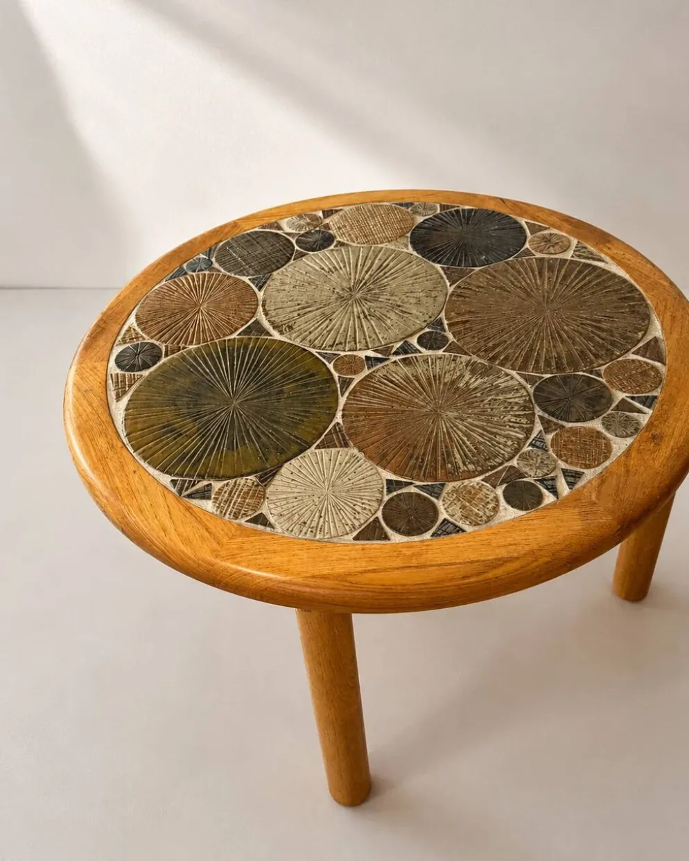 Table basse en carreaux de céramique Tue Poulsen pour Haslev, Danemark, années 1960.