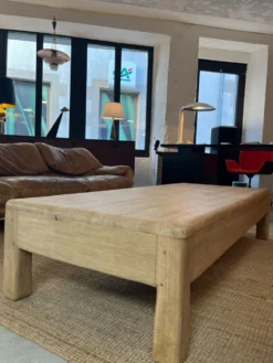 Table basse en chêne blond