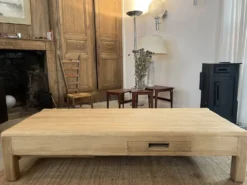 Table basse en chêne blond
