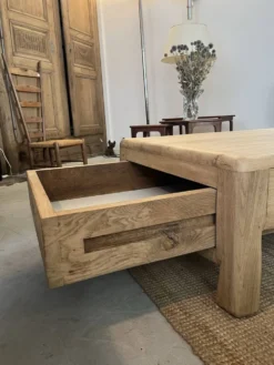 Table basse en chêne blond