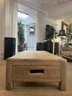Table basse en chêne blond