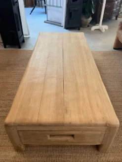 Table basse en chêne blond
