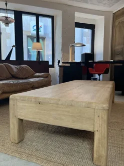 Table basse en chêne blond
