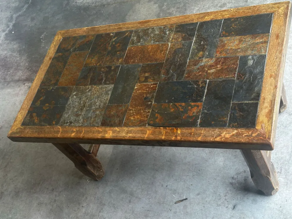 Table basse en chêne et ardoise – années 60-70