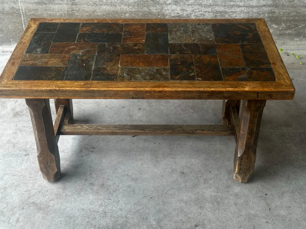 Table basse en chêne et ardoise – années 60-70