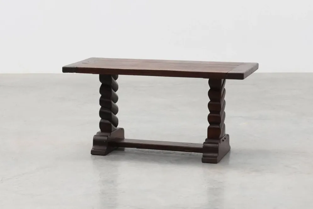 Table basse en chêne noir avec des pieds de tréteau à spirale, France, vers 1915