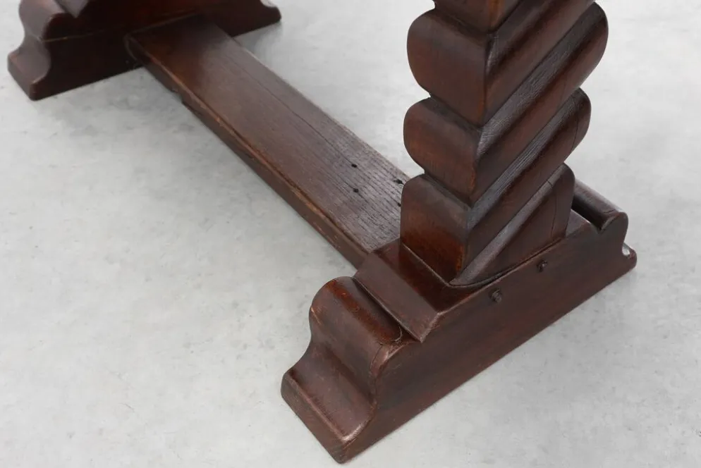Table basse en chêne noir avec des pieds de tréteau à spirale, France, vers 1915