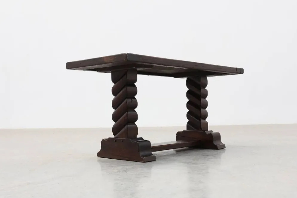 Table basse en chêne noir avec des pieds de tréteau à spirale, France, vers 1915