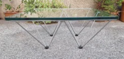 Table basse en fer chromé avec plateau en verre style Alanda par Paolo Piva, années 1970.