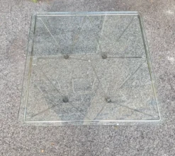 Table basse en fer chromé avec plateau en verre style Alanda par Paolo Piva, années 1970.