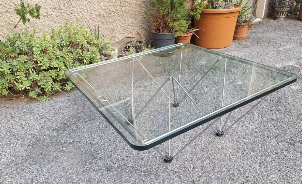Table basse en fer chromé avec plateau en verre style Alanda par Paolo Piva, années 1970.