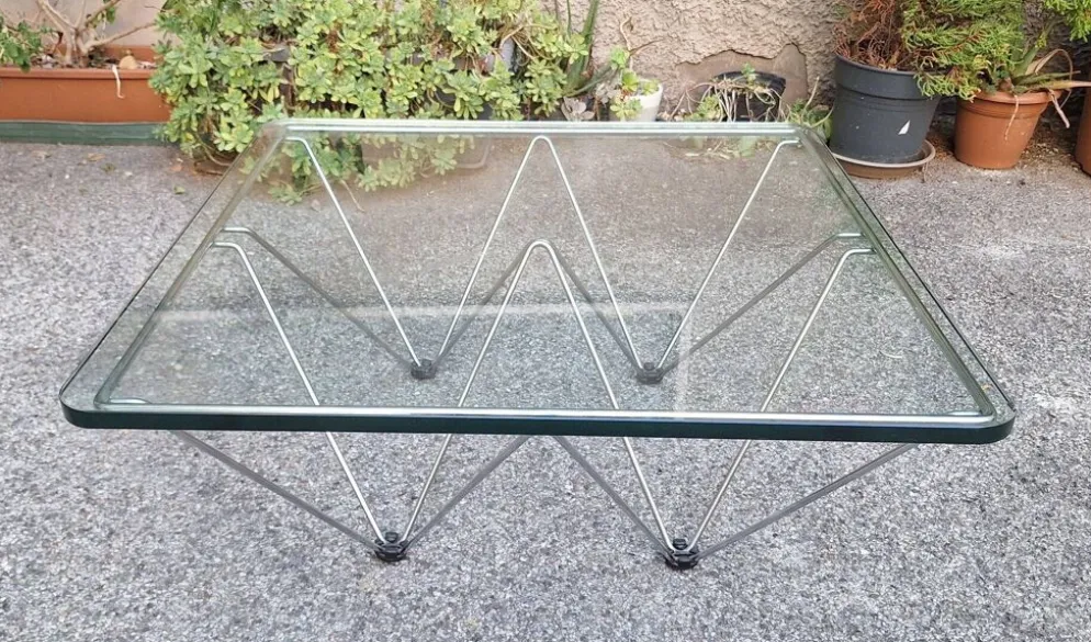 Table basse en fer chromé avec plateau en verre style Alanda par Paolo Piva, années 1970.