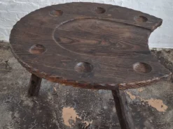 Table basse en forme de fer à cheval, sculptée à la main dans un style brutaliste, années 1960.