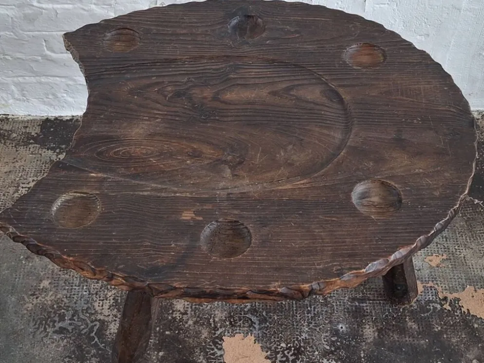 Table basse en forme de fer à cheval, sculptée à la main dans un style brutaliste, années 1960.