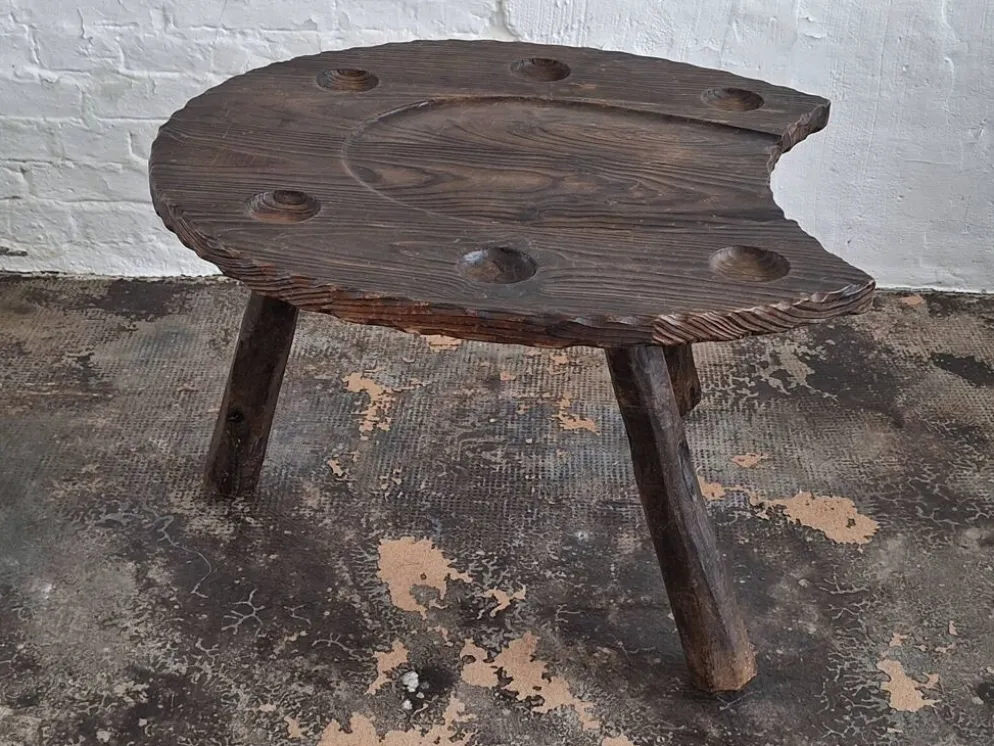 Table basse en forme de fer à cheval, sculptée à la main dans un style brutaliste, années 1960.