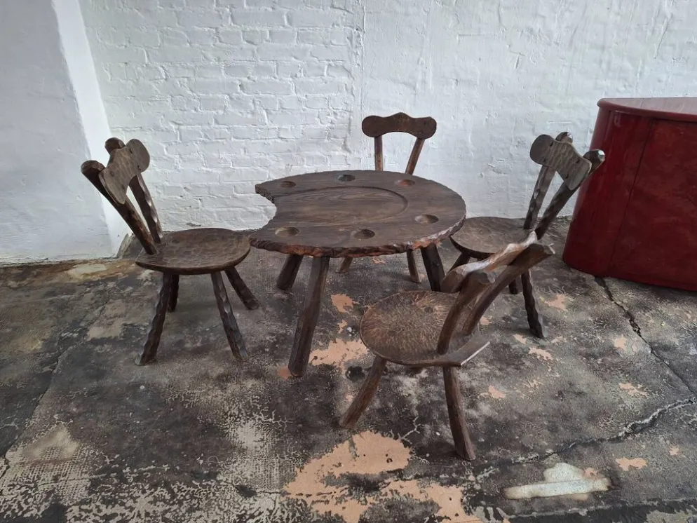 Table basse en forme de fer à cheval, sculptée à la main dans un style brutaliste, années 1960.