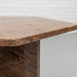 Table basse en granit des années 1970