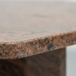 Table basse en granit des années 1970