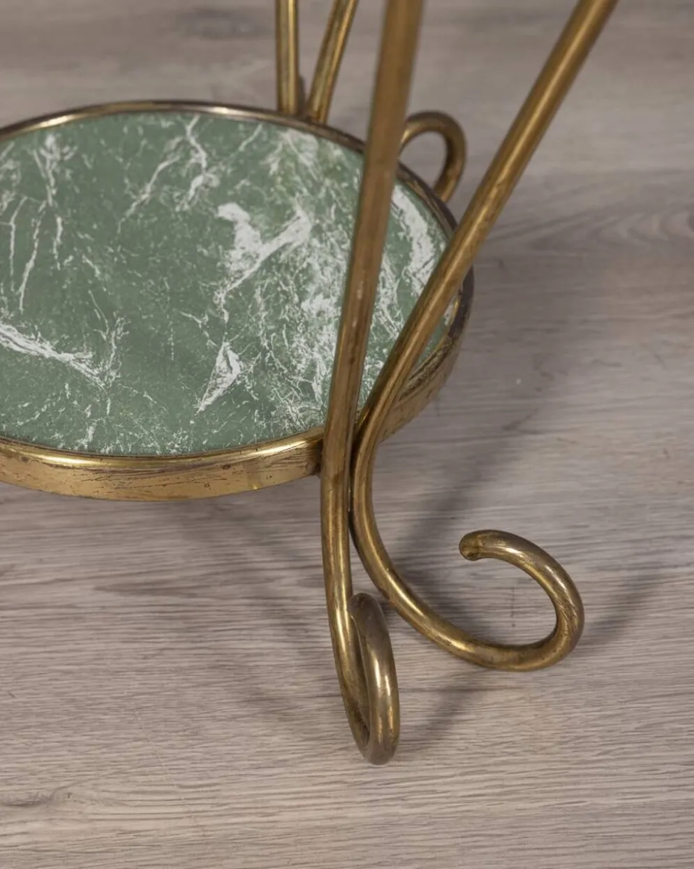 Table basse en laiton doré et verre des années 1950, design italien.