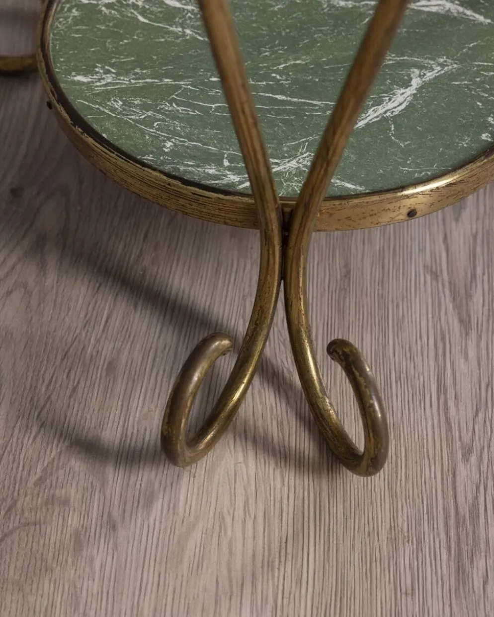 Table basse en laiton doré et verre des années 1950, design italien.