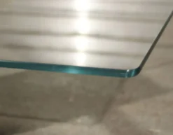 Table basse en loupe d'orme et verre trempé par Jean-Claude Mahey pour Roche Bobois